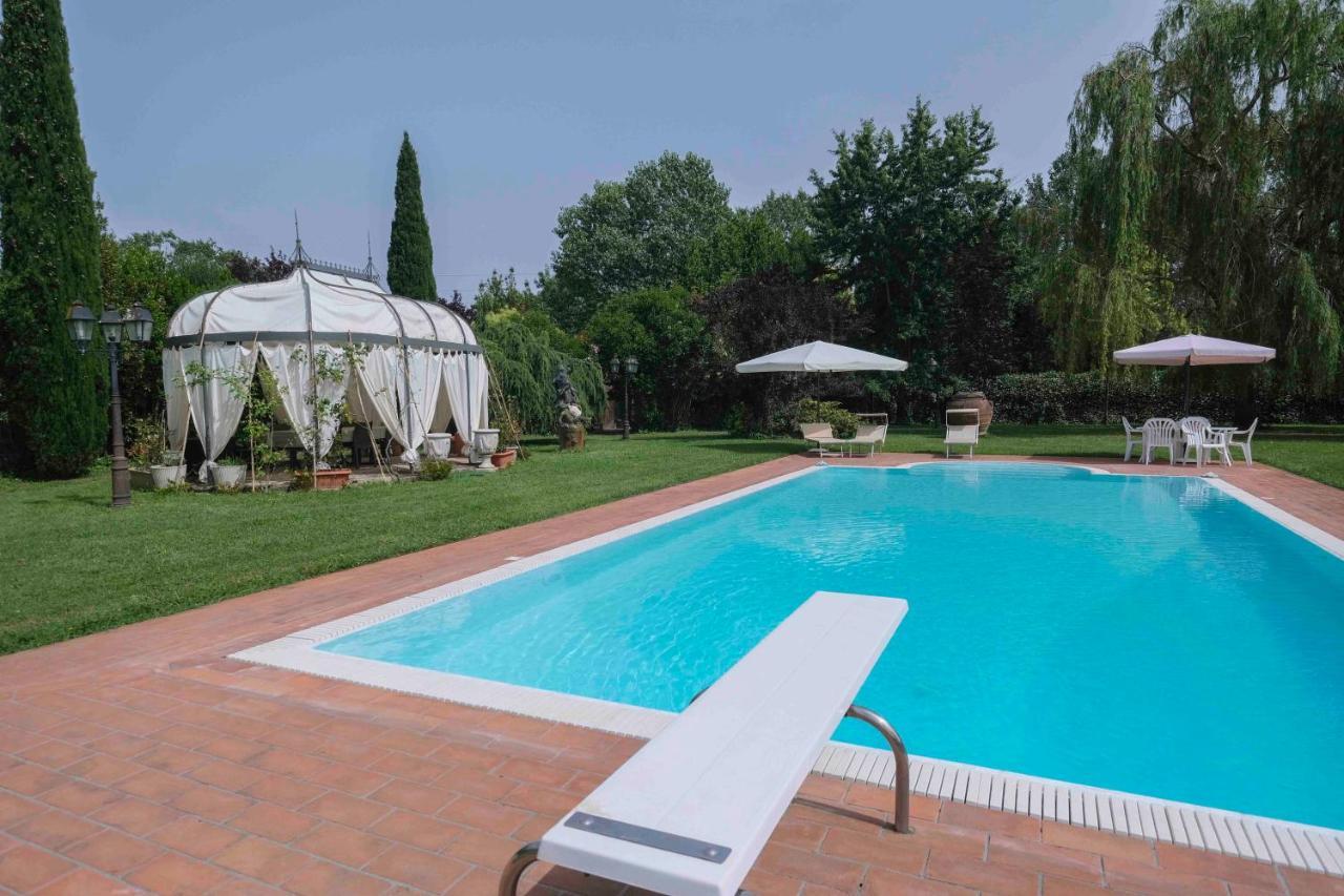 פיזה Villa Luxury Pool & Garden מראה חיצוני תמונה
